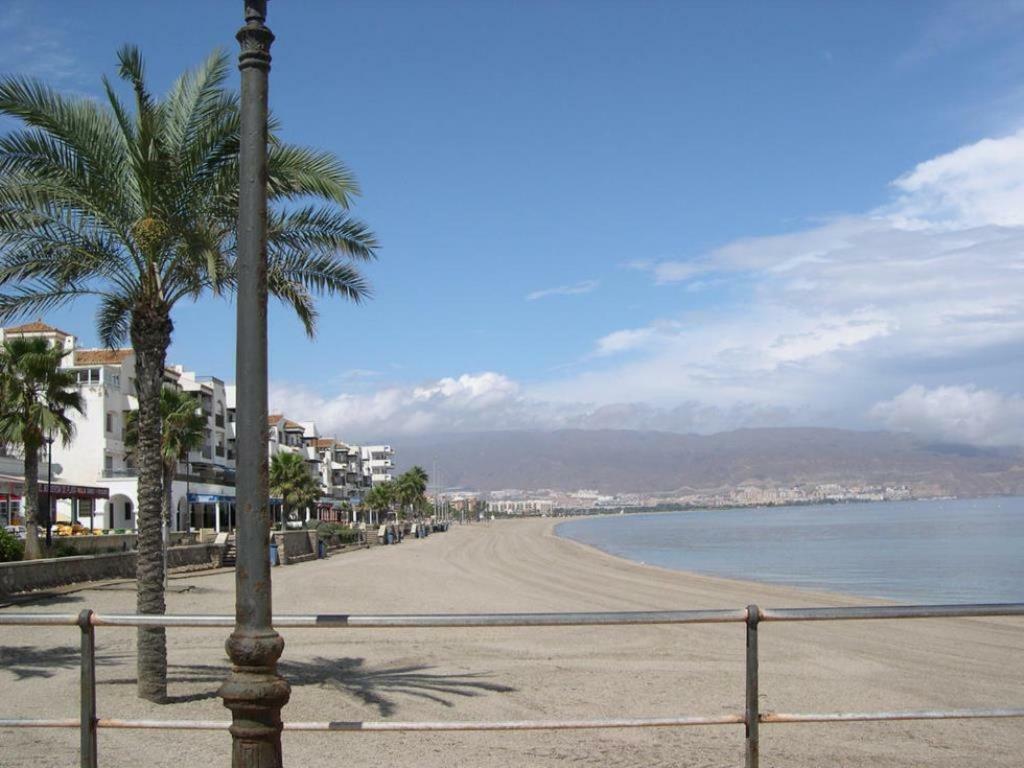 Harbour Apartment Roquetas de Mar Bagian luar foto